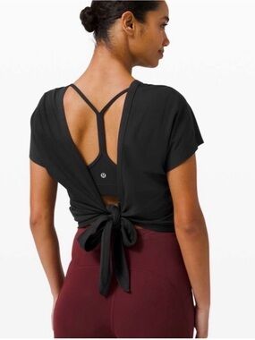 lululemon “It’s a Tie” short sleeve tee